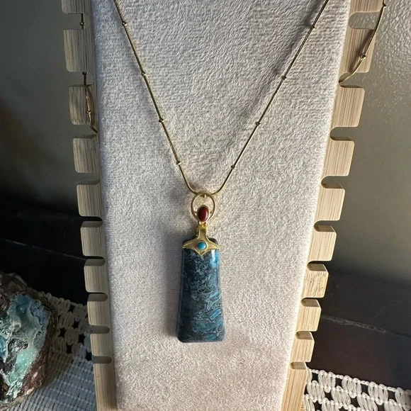 Blue Agate Triangle/Rectangle Pendant Necklace - Picture 6 of 8